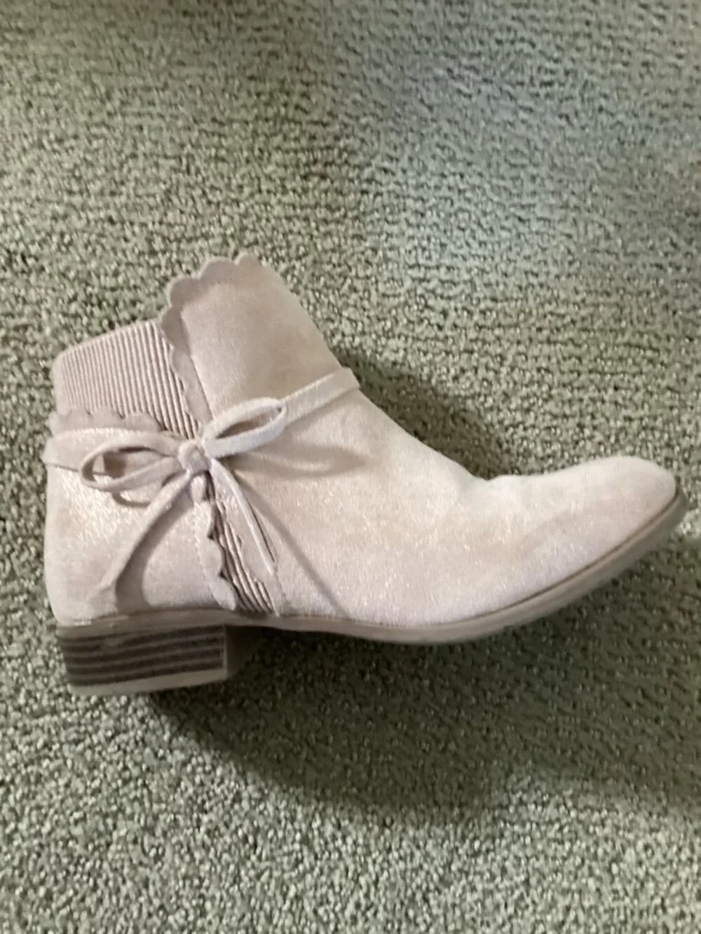 Heels for kids with bow on back of shoe.